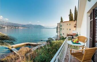 Two-bedroom Holiday Home In Njivice