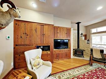 20001 Hamilton Pool Road Home