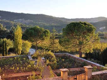 Villa Secluded Holiday Home In Rustrel With Swimming Pool