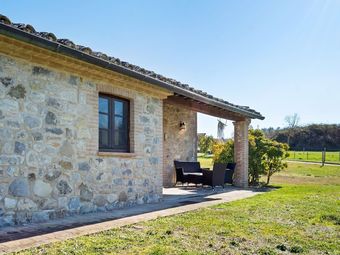 Quaint Cottage In Citt� Della Pieve With Swimming Pool