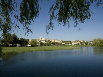 Comfortable Apartment Located In Authentic Provencal Village