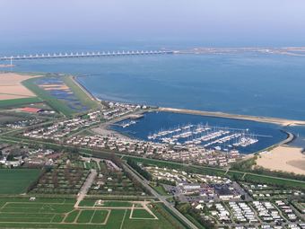 Modern Chalet With Microwave, Beach Within Walking Distance