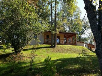 Charming House With A Covered Terrace Near Gourdon