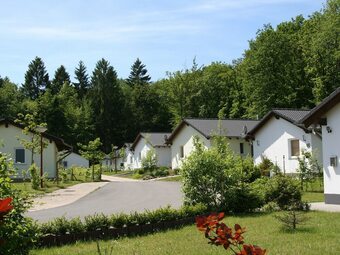 Detached Bungalow With Dishwasher, In A Green Area