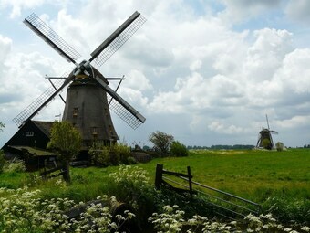 Comfortable Chalet With Nice Terrace At The Water