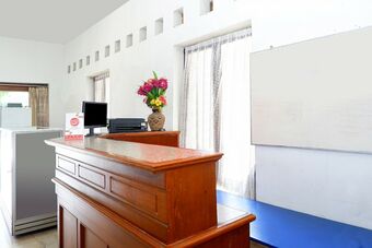 Hostal Oyo 1196 Hotel Pura Puspa Rosa