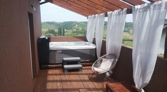 Viksa With Jacuzzi