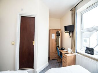 Hotel Oyo The White Hart Inn