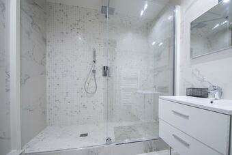 Dreamyflat - Facing The Louvre