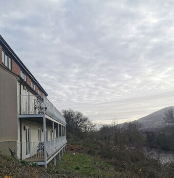 Llanwenarth Hotel & Riverside Restaurant