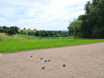 Nice House With Swimming Pool, Pleasantly Renovated