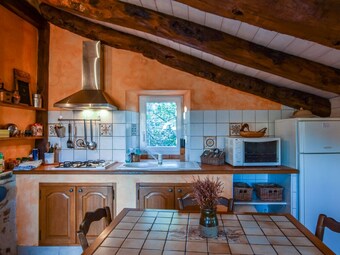 Charming Holiday Home In Saint-beauzire Near Forest
