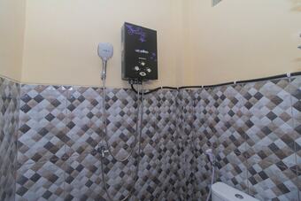 Hotel Reddoorz Syariah Near Politeknik Negeri Madiun