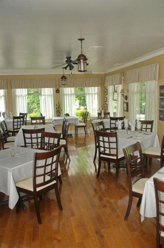 Hotel Bluenose Lodge