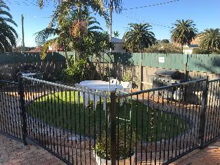 Hotel Holiday Lodge Motor Inn