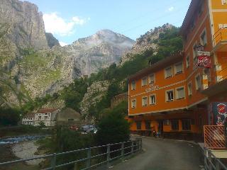 Hostal Poncebos .