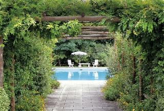 Hotel Oustau De Baumaniere