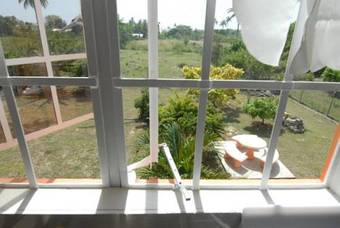 J & G's Tropical Apartments