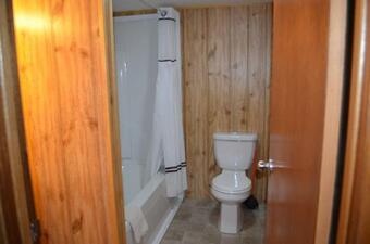 Hotel Bruce Anchor Motel And Cottages