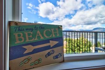 Semi-lakefront Luxury Retreat In Blind Bay, Bc Cottage