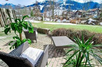 Modern 4 Room Apartment With Mountain View