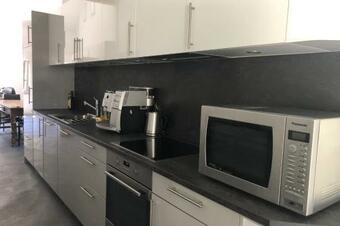 Apartamento Splendid Penthouse With Private Terrace & Pkg At The Foot Of The Castles