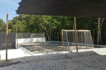 Spacious Home With Bedrooms And Across From Beach