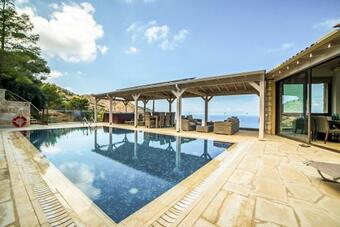 Pachyammos Villa Sleeps 8 With Pool And Air Con