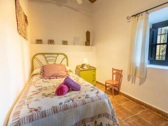 Rural Holiday Home In Escozna-�llora With Swimming Pool