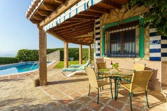 Mountain View Villa With Private Pool & Parking