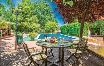 Three-bedroom Holiday Home In Lucena