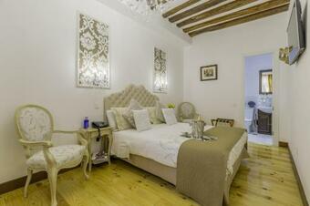 Oriente Palace Apartments