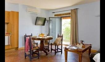 Porqueres Villa Sleeps 4 With Pool