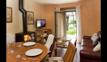 Porqueres Villa Sleeps 3 With Pool And Air Con