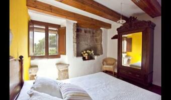 Solsona Villa Sleeps 17 With Pool
