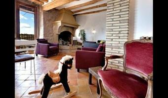 Tiurana Villa Sleeps 20 With Pool And Air Con