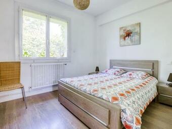 Modern Holiday Home In Barry-d'islemade With Pool