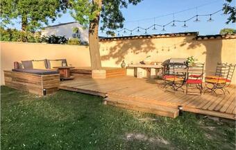 Nice Home In Eygui�res With Outdoor Swimming Pool, Wifi And 4 Bedrooms