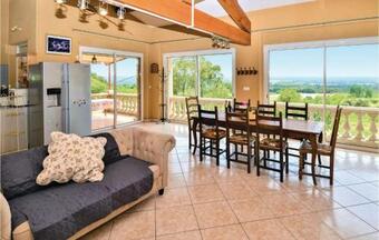 Nice Home In Montaren Et St Mediers W/ Outdoor Swimming Pool, Wifi And Outdoor Swimming Pool