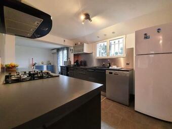 Elegant Holiday Home In Murviel-l�s-b�ziers With Garden