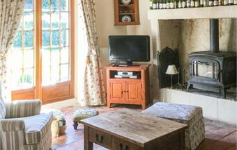 Stunning Home In Parcay Les Pins W/ Outdoor Swimming Pool, Heated Swimming Pool And 4 Bedrooms