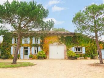 Saint-urcisse Villa Sleeps 8 Pool Wifi