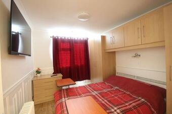 29c Medmerry Park 2 Bedroom Chalet - No Manual Workers Allowed