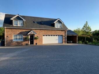 High Specification Coach House, Ebford.