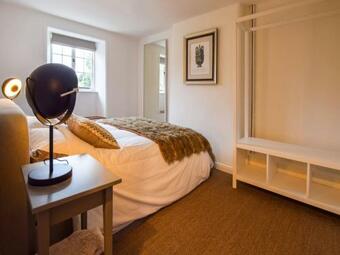 1 Horseshoe Cottages