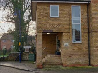 Waterfront Apartment In The Heart Of St Neots