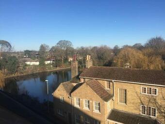 Penthouse Apartment Little Paxton - 47 Skipper Way