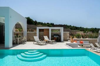 Panoramic Villa With Private Pool & All The Amenities You Need, Near Rethymno City Center