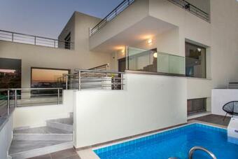 Apartamento Luxurious Rikas Villa