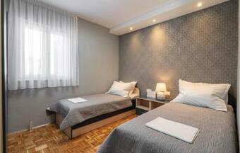 Six-bedroom Holiday Home In Vinisce